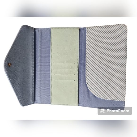 NWOT Blue White Striped Travel Wallet Tri-fold - Picture 2 of 3
